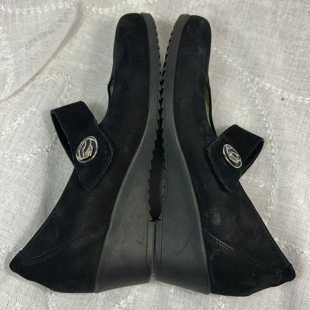 Waldlaufer almost new leather slight wedge shoes